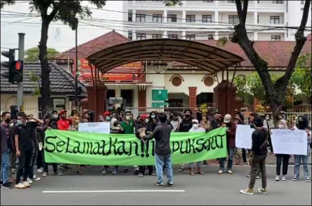 Demo Kawal Sidang Waduk Sepat: Hakim Harus Bersertifikasi Lingkungan