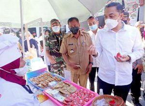 GOTONG ROYONG: Kampung Kue, dibangun dengan skema gotong royong libatkan beberapa PD dan stakeholder. | Foto: Humas Pemkot Surabaya