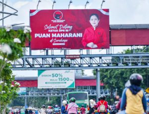 SAMBUT PUAN: Baliho menyambut kedatangan Puan Maharani terpasang di berbagai titik di Surabaya. | Foto: Barometerjatim.com/IST