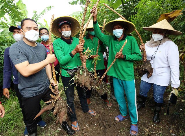 Atasi Kemiskinan di Surabaya, Eri Cahyadi Canangkan 25 Maret sebagai Hari Padat Karya