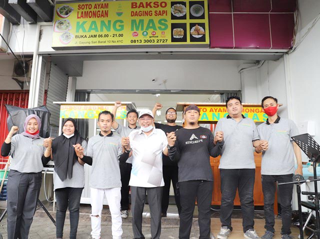 BERI YANG TERBAIK: Kedai Kang Mas, utamakan rasa dan keramahan pramusaji. | Foto: Barometerjatim.com/ROY HS
