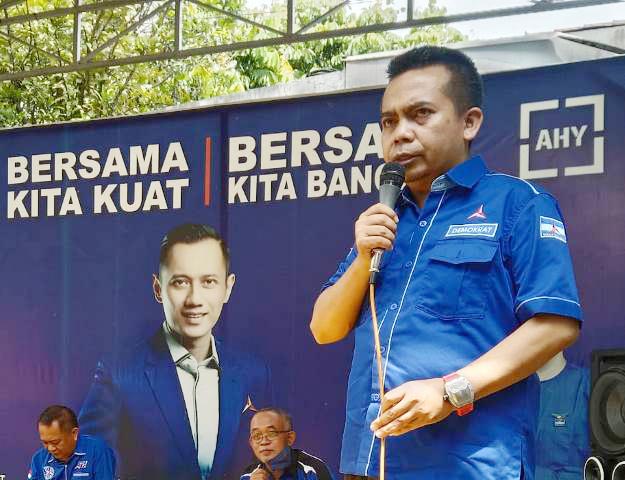 TEGAK LURUS: Gus Sentot, Demokrat Kabupaten Jombang tegak lurus dengan AHY pilih Emil Dardak. | Foto: IST