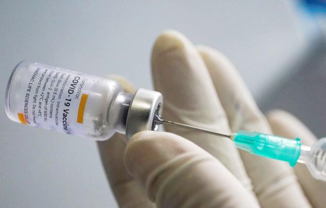 VAKSIN LENGKAP: JCH diwajibkan menerima dua jenis vaksin, Meningitis dan dua dosis Covid-19. | Foto: VOA Indonesia