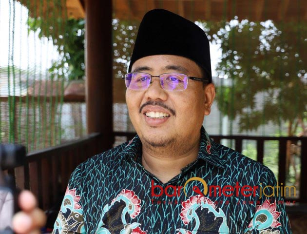 POLITIK IDENTITAS: Anwar Sadad, punya pandang berbeda soal politik identitas jelang Pemilu 2024. | Foto: Barometerjatim.com/ROY HS