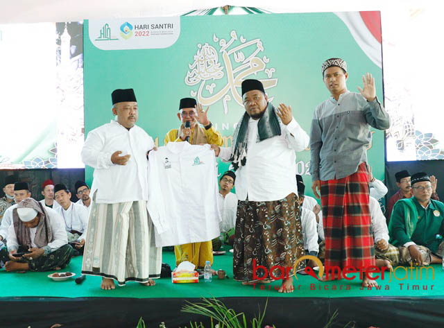 KELILING NUSANTARA: Yusub Hidayat, sudah keliling 18 wilayah di Indonesia sosialisasikan Ganjar Pranowo. | Foto: Barometerjatim.com/IST