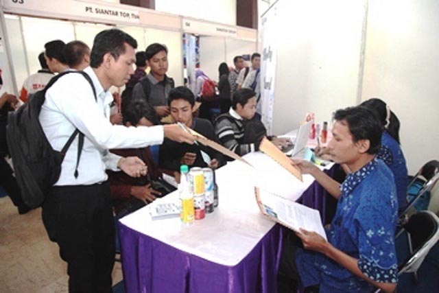 BURSA KERJA: Tekan pengangguran, Pemkot Surabaya sediakan 1.318 lowongan pekerjaan. | Foto: Barometerjatim.com/IST