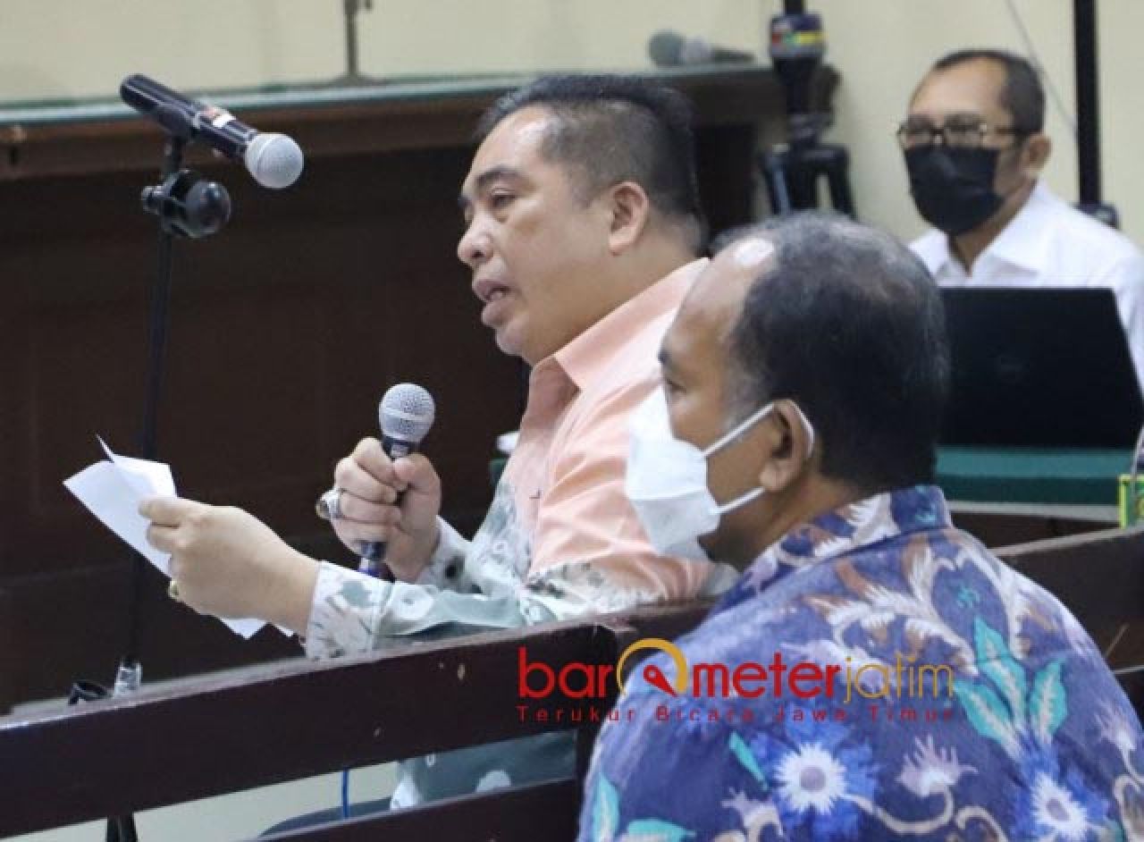 SAKSI: Ikmal Putra, saat bersaksi di sidang korupsi hibah dengan terdakwa Sahat. | Foto: Barometerjatim.com/DOK