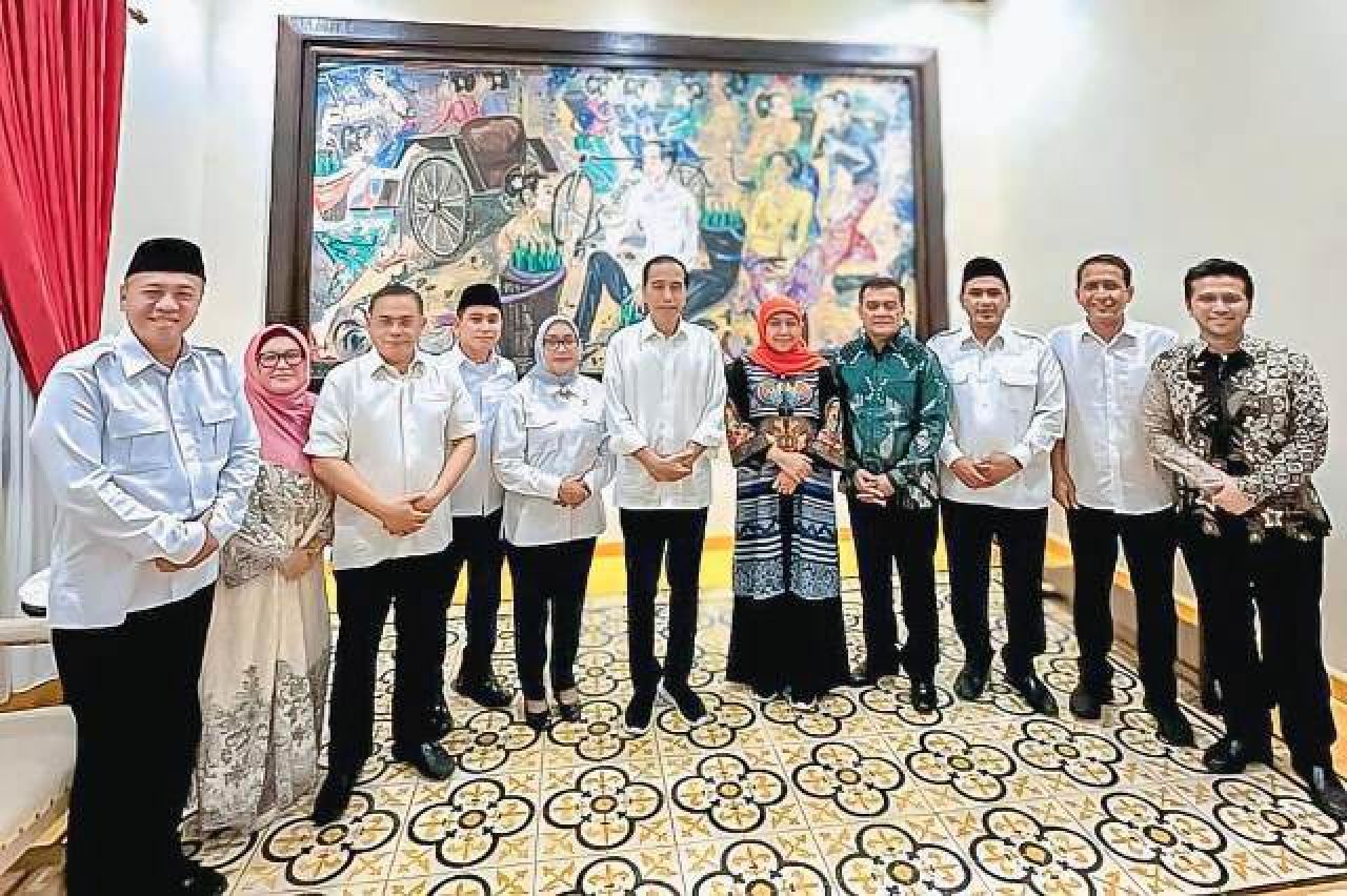 BERTAMU KE SOLO: Sejumlah kepala daerah turut bersama Khofifah temui Jokowi. | Foto: Barometerjatim.com/HPJ