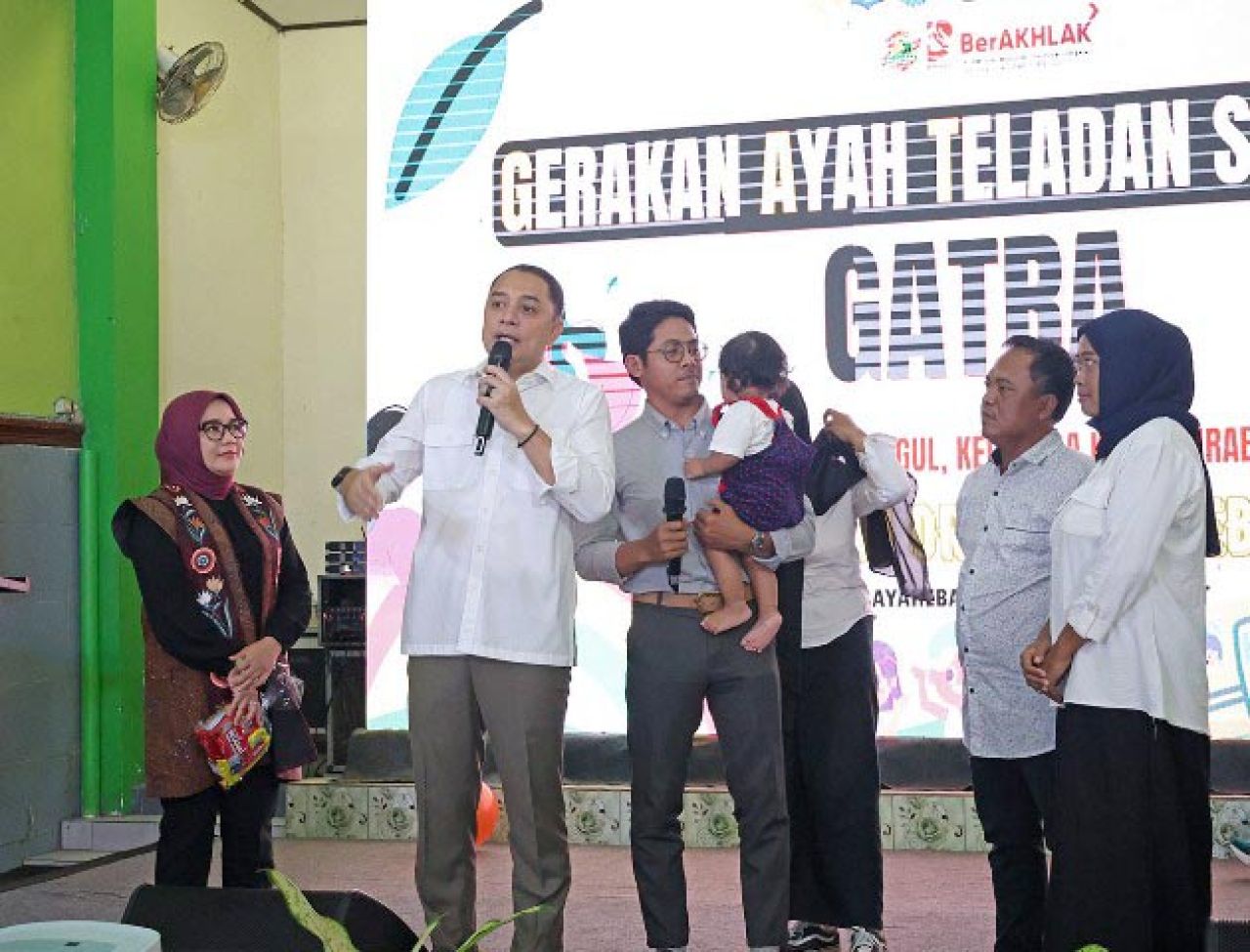 PERAN AYAH: Eri Cahyadi, peran orang tua diperlukan dalam membentuk karakter anak. | Foto: Barometerjatim.com/Humas