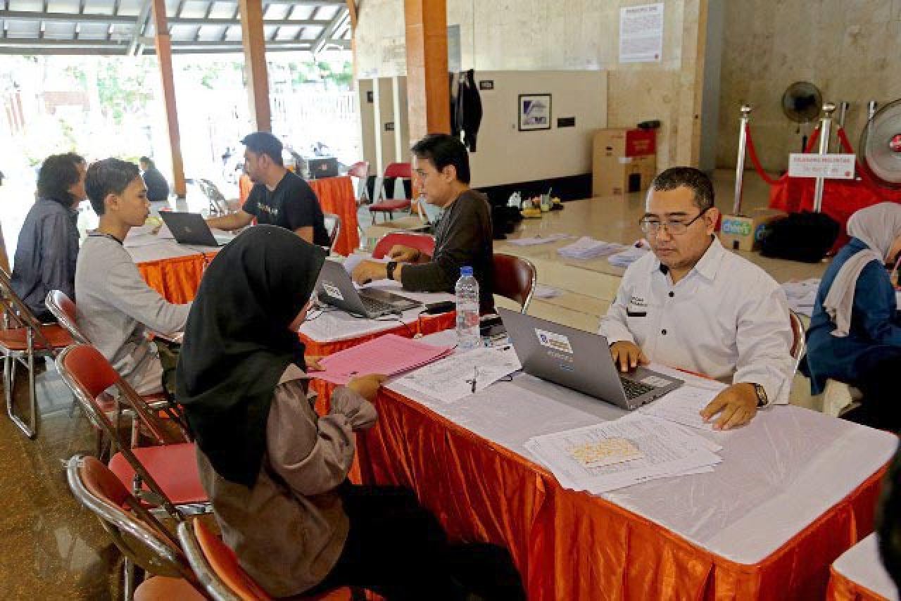 AYO DAFTAR: Beasiswa Pemuda Tangguh kesempatan emas wujudkan cita-cita. | Foto: Humas Pemkot Surabaya