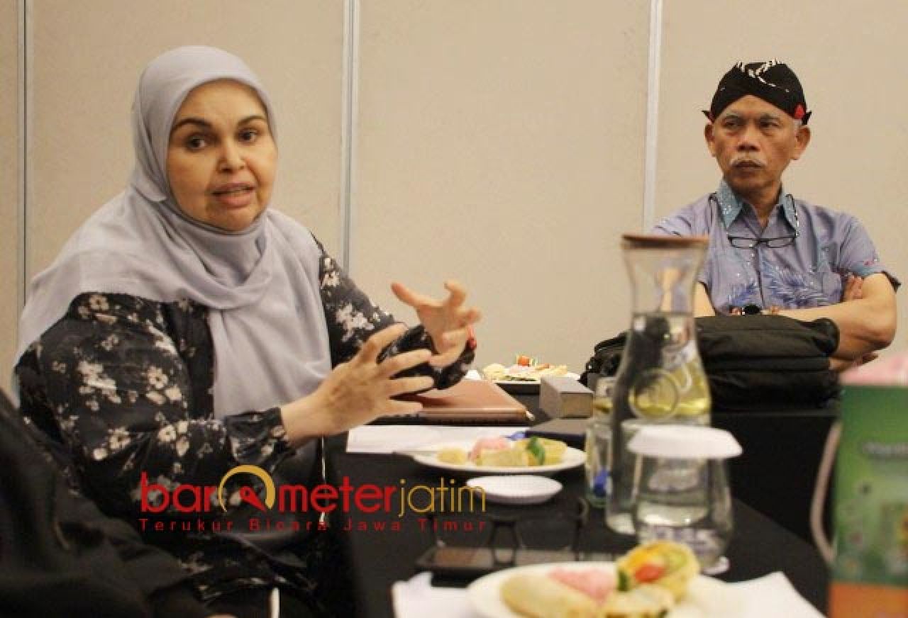 DIAWALI RISET: Dokter Syifa Mustika, penulisan buku diawali dengan riset ke pesantren. | Foto: Barometerjatim.com/RQ