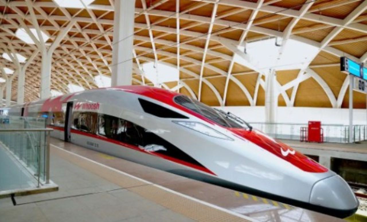 Prabowo Minta Kereta Cepat Whoosh Tembus Banyuwangi, Ipuk: Kabar Gembira!