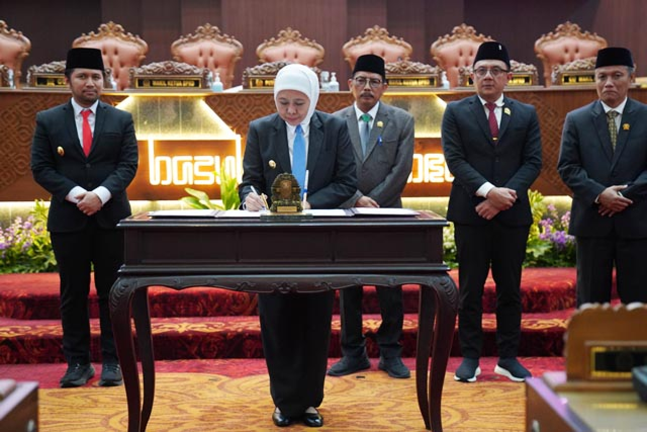 Pendapatan APBD Jatim 2026 Anjlok Rp 9,1 T, Khofifah Tepis Tak Bisa Kelola Keuangan!