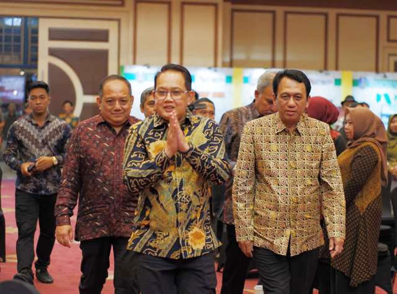 PERKUAT INOVASI: Dydik Rudy Prasetya (kanan) dampingi Adhy Karyono saat peluncuran GEMA. | Foto: IST
