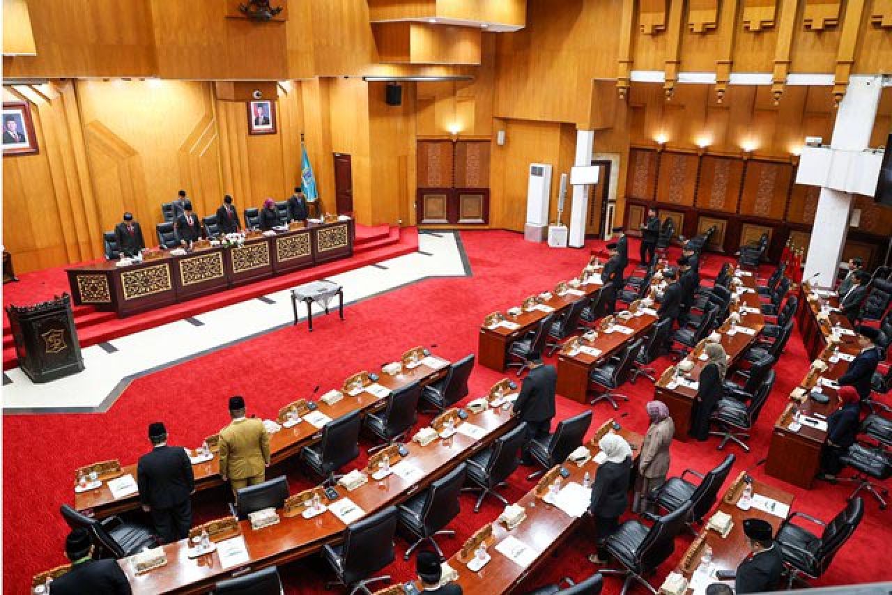 PARIPURNA: Suasana rapat paripurna DPRD Surabaya sepakati APBD 2026. | Foto: Barometerjatim.com/HPS
